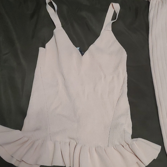 Light pink 2 piece peplum shirt and skirt - Picture 2 of 3